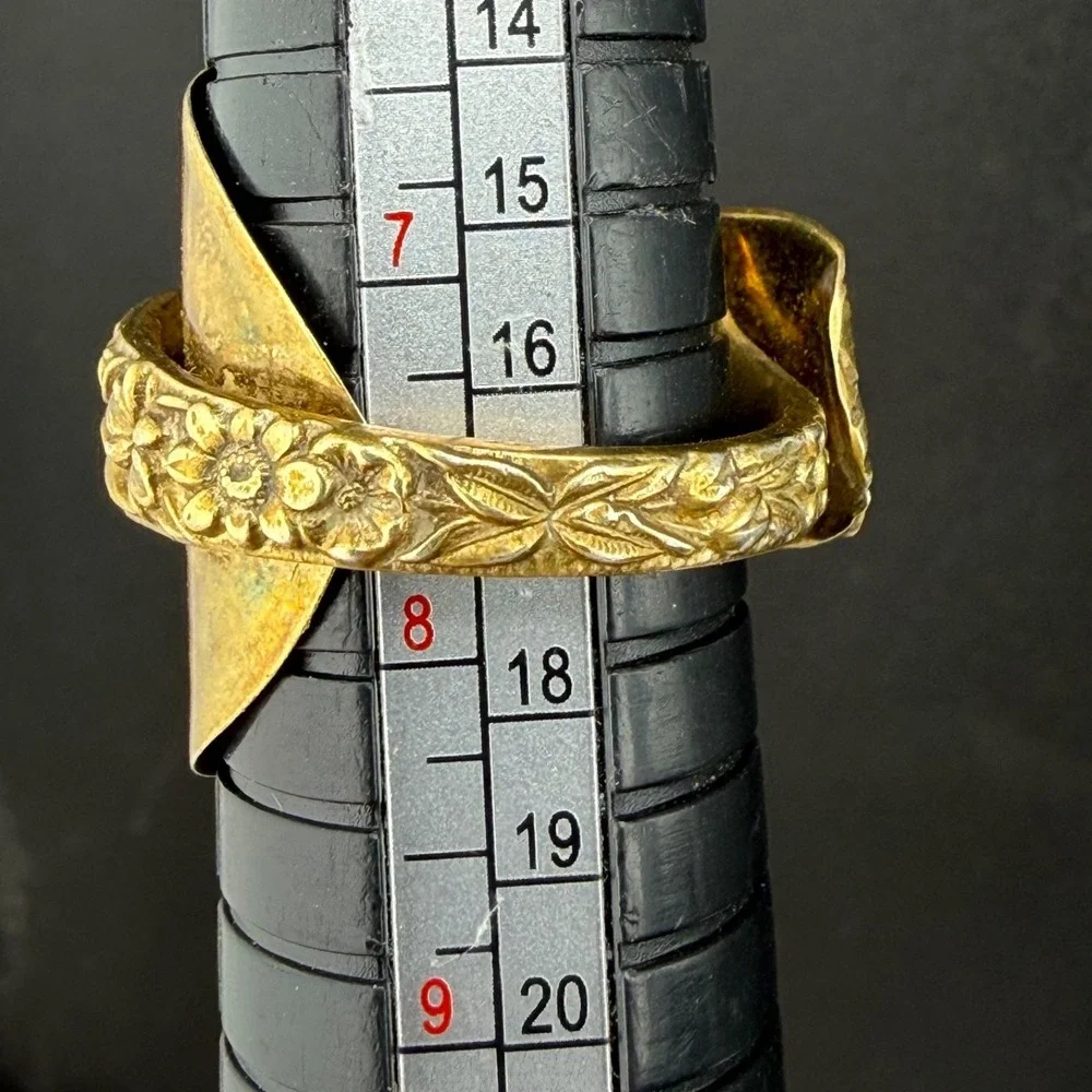 Vintage S Kirk & Son Hammered Repousse Ring Gold Tone Signed Size 8